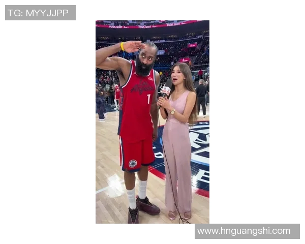 足球明星携手哈登共探运动魅力引发球迷热议